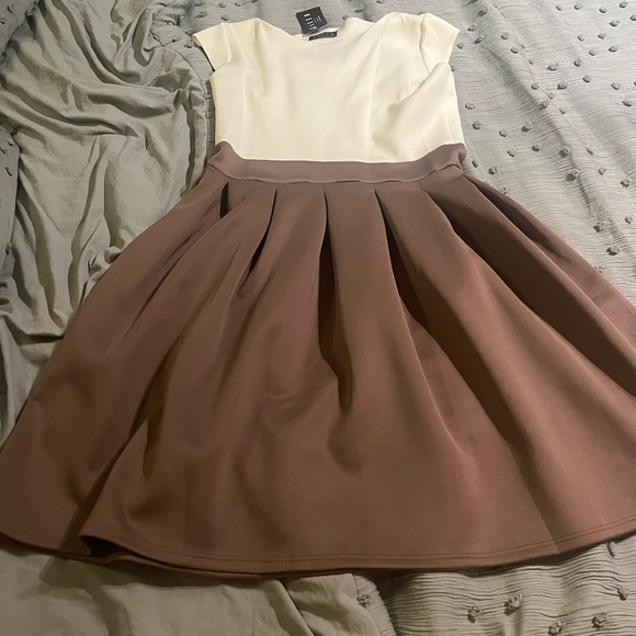 NWT DRESS - Picture 3 of 5